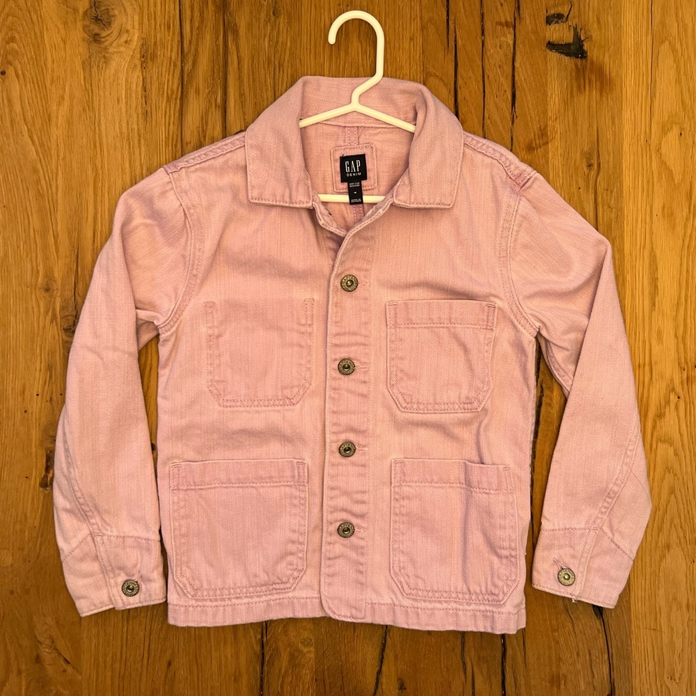 GAP. Size M. (Girls). Lilac button up denim jacket. Excellent condition